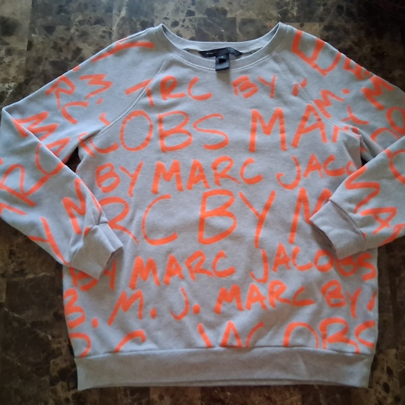 Marc Jacobs Tops - Marc Jacobs Gray Sweatshirt with Orange Print